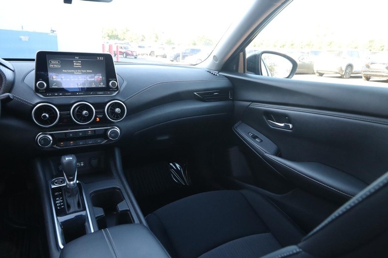 Nissan Sentra Vehicle Image 23