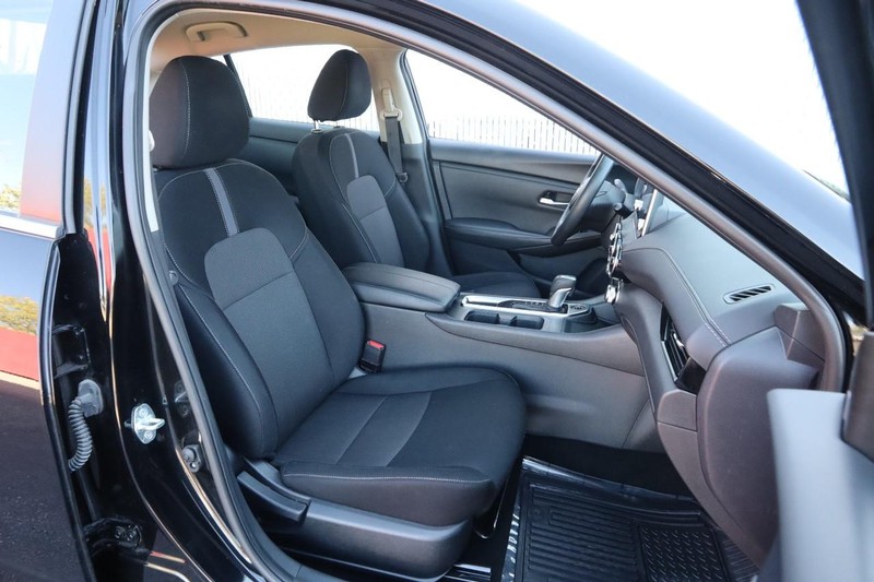 Nissan Sentra Vehicle Image 24