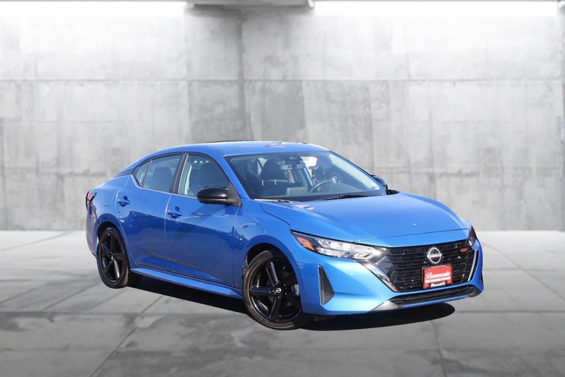 Nissan Sentra Vehicle Full-screen Gallery Image 2