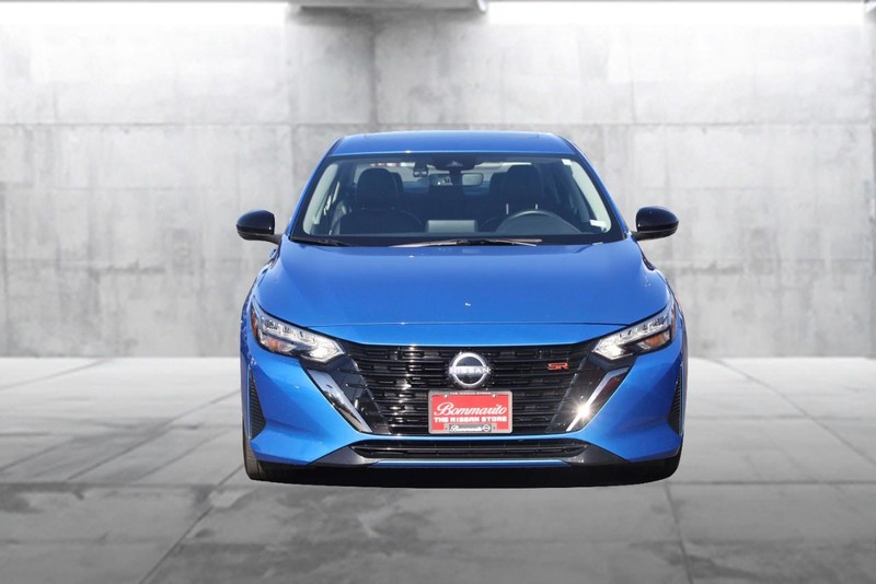 Nissan Sentra Vehicle Full-screen Gallery Image 4