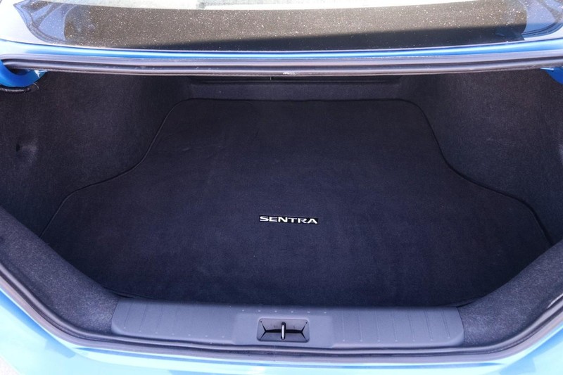 Nissan Sentra Vehicle Full-screen Gallery Image 7