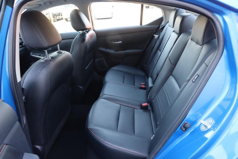 Nissan Sentra Vehicle Full-screen Gallery Image 10