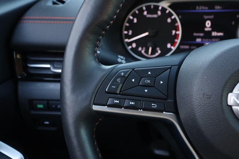 Nissan Sentra Vehicle Full-screen Gallery Image 12