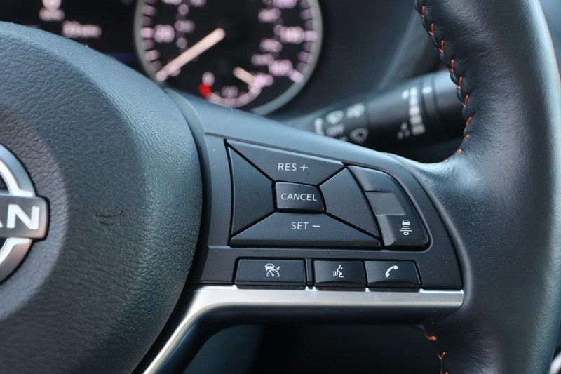 Nissan Sentra Vehicle Full-screen Gallery Image 13