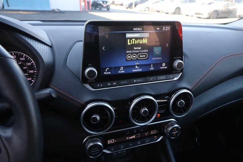 Nissan Sentra Vehicle Full-screen Gallery Image 16