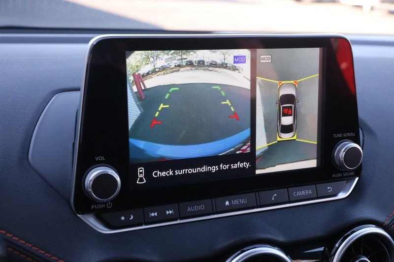 Nissan Sentra Vehicle Full-screen Gallery Image 17