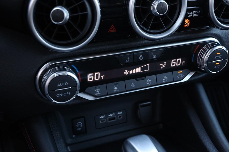 Nissan Sentra Vehicle Full-screen Gallery Image 18