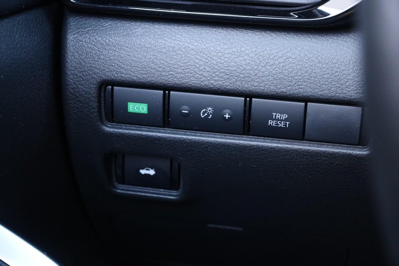 Nissan Sentra Vehicle Full-screen Gallery Image 20