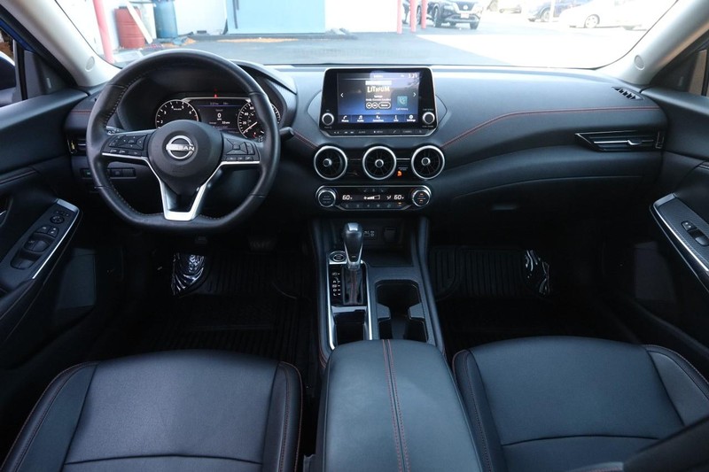 Nissan Sentra Vehicle Full-screen Gallery Image 21