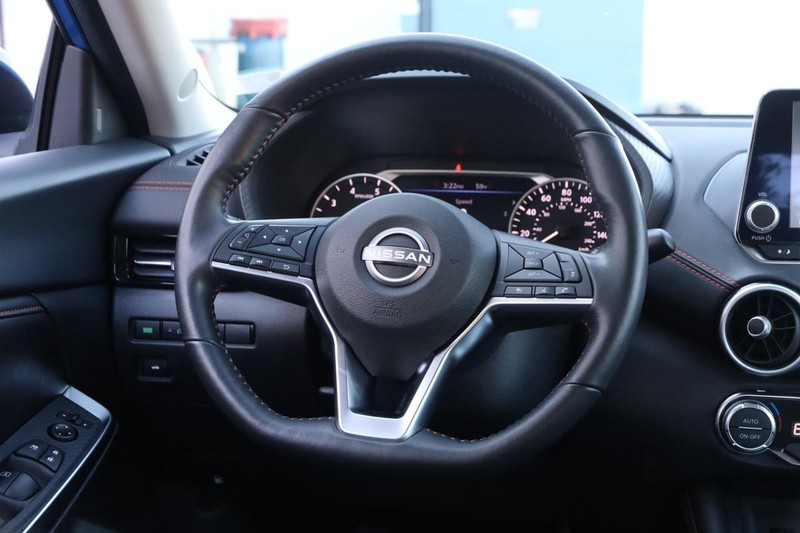 Nissan Sentra Vehicle Full-screen Gallery Image 23
