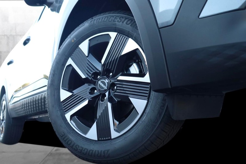 Nissan Kicks Vehicle Image 03