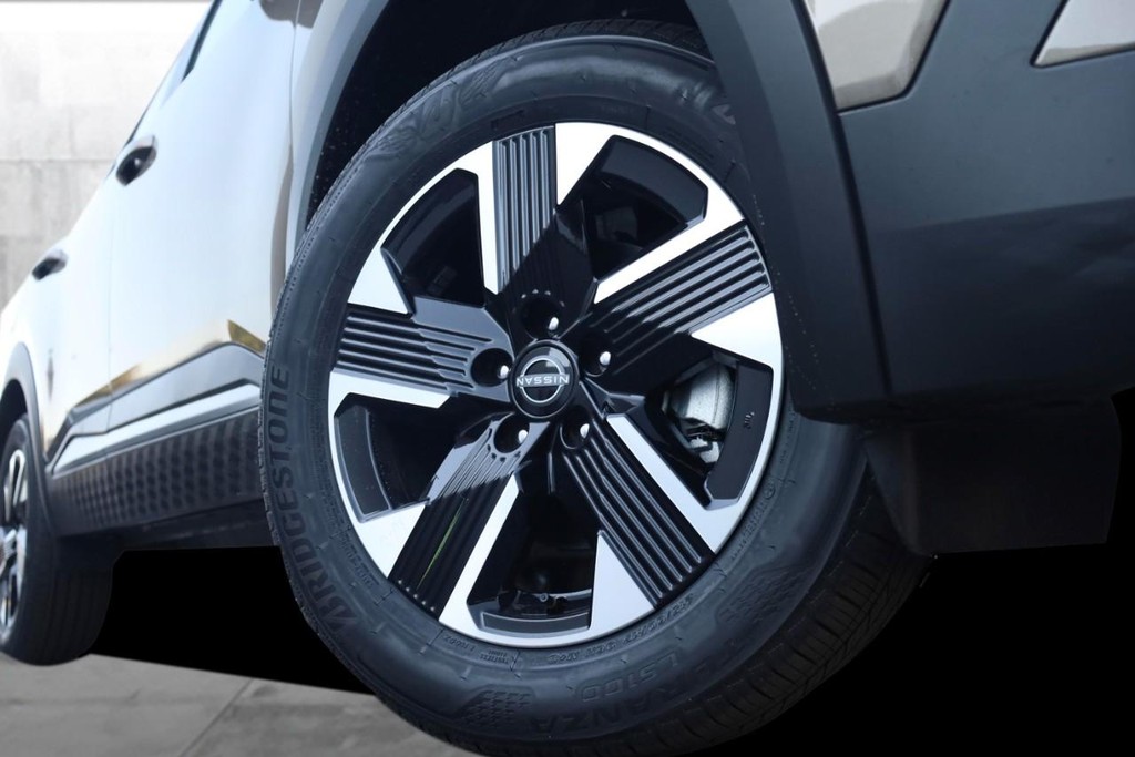 Nissan Kicks Vehicle Image 03