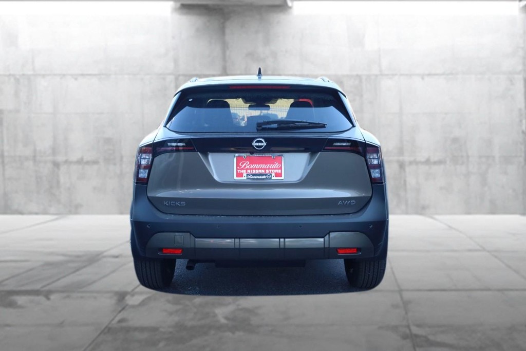 Nissan Kicks Vehicle Image 06