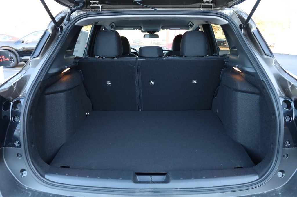 Nissan Kicks Vehicle Image 07