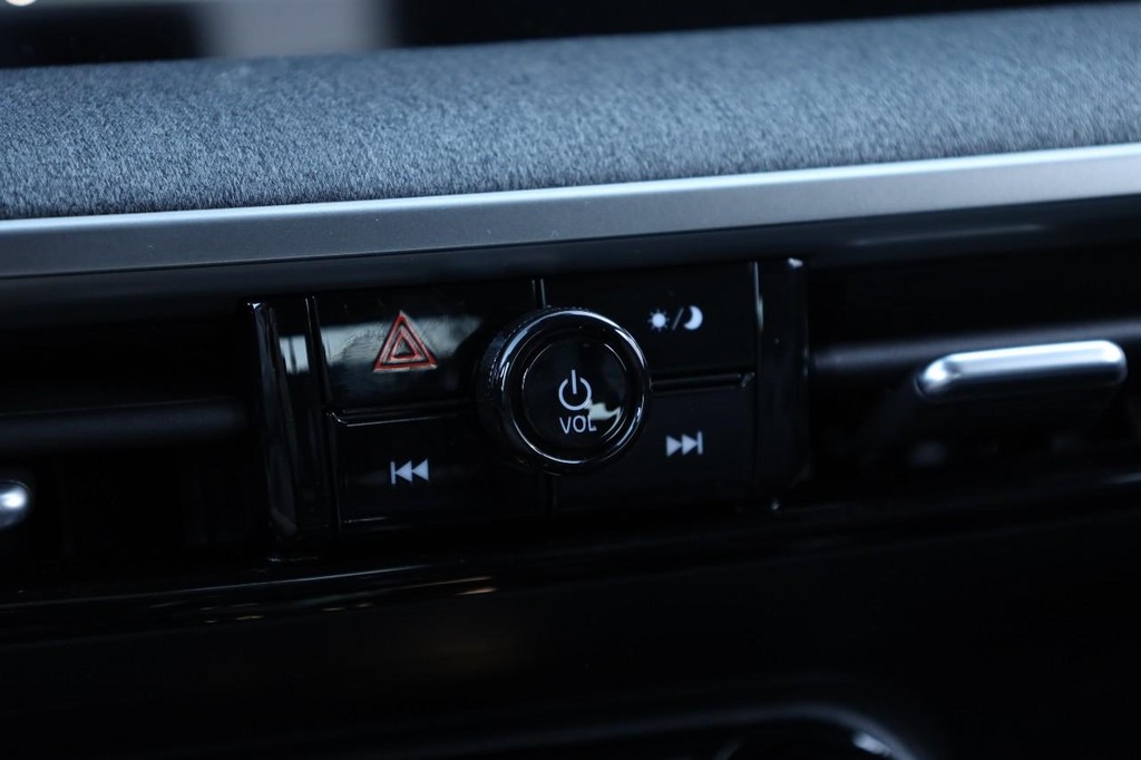 Nissan Kicks Vehicle Image 13