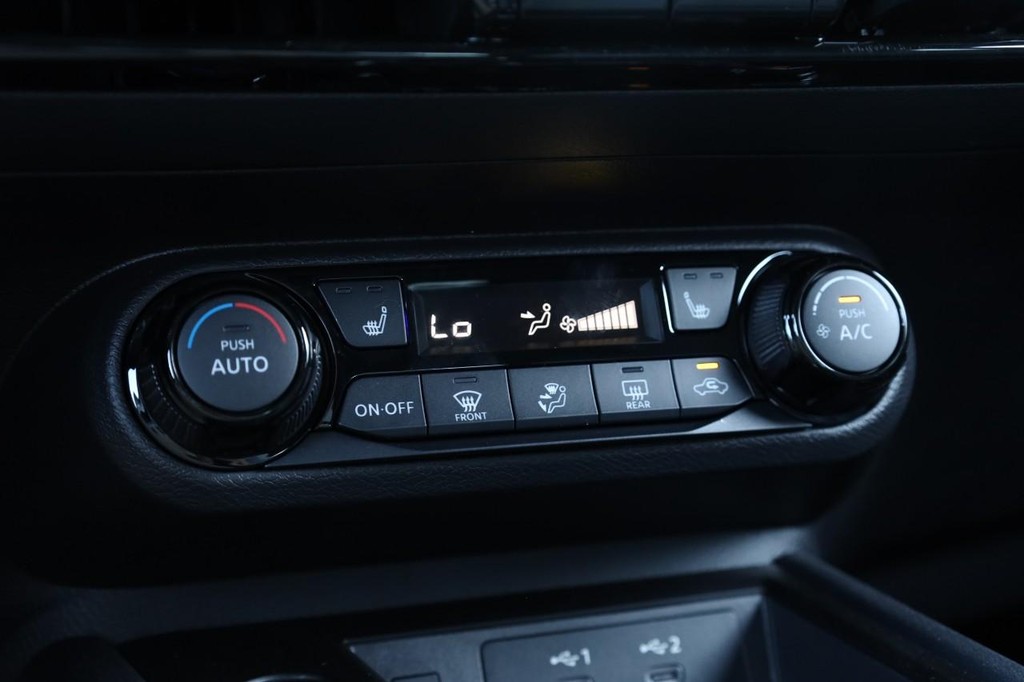 Nissan Kicks Vehicle Image 14