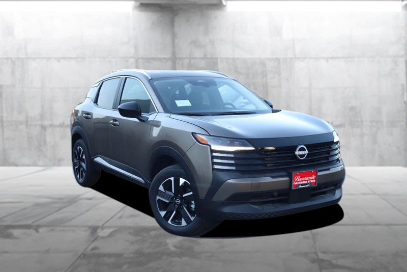Nissan Kicks Vehicle Image 02
