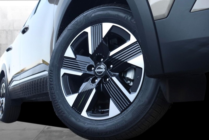 Nissan Kicks Vehicle Image 03