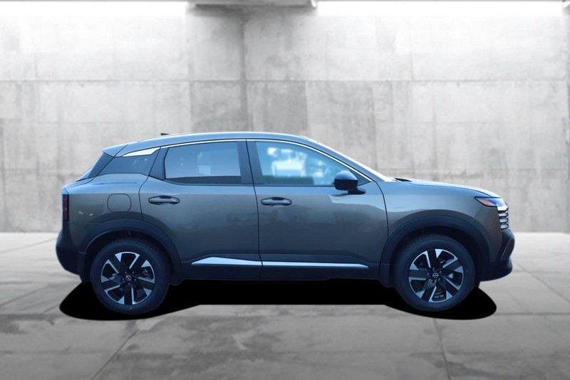 Nissan Kicks Vehicle Image 05
