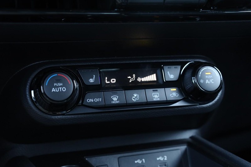 Nissan Kicks Vehicle Image 14