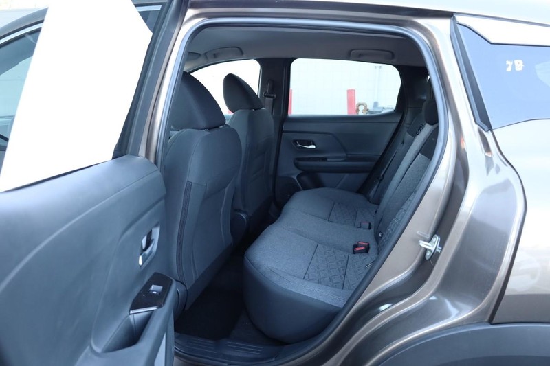 Nissan Kicks Vehicle Image 20