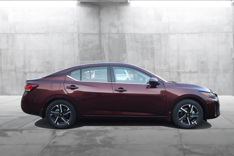 Nissan Sentra Vehicle Image 05