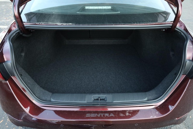 Nissan Sentra Vehicle Image 07