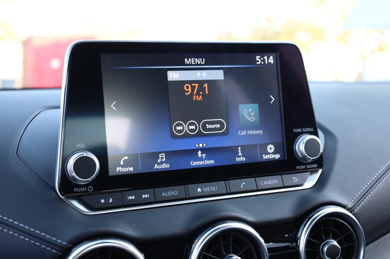 Nissan Sentra Vehicle Image 11