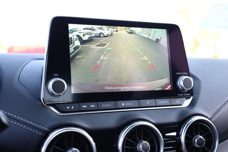 Nissan Sentra Vehicle Image 12