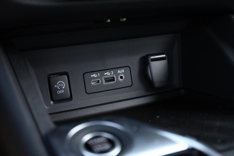 Nissan Sentra Vehicle Image 14