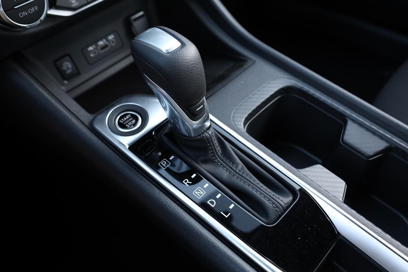 Nissan Sentra Vehicle Image 15