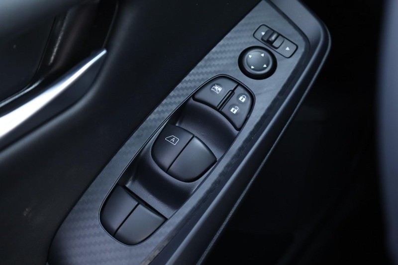 Nissan Sentra Vehicle Image 17