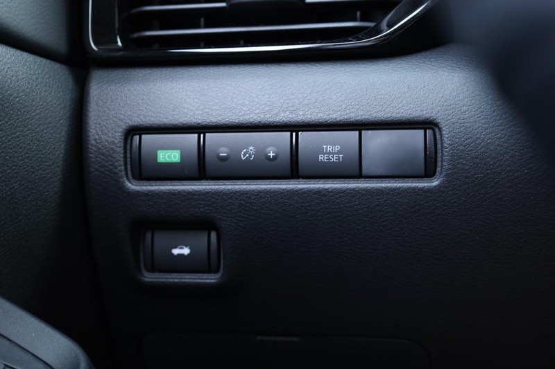 Nissan Sentra Vehicle Image 18