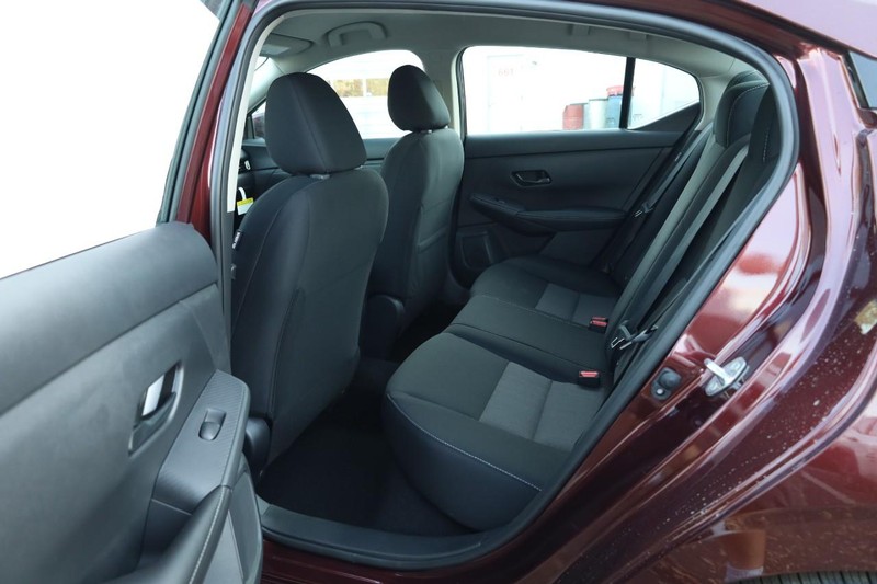 Nissan Sentra Vehicle Image 19