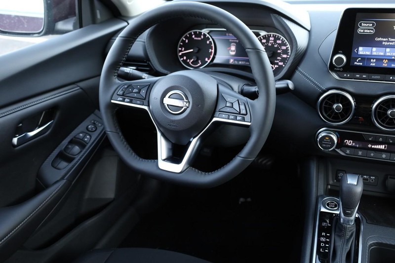 Nissan Sentra Vehicle Image 22