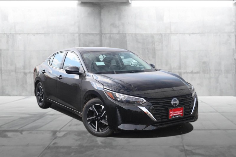 Nissan Sentra Vehicle Image 02