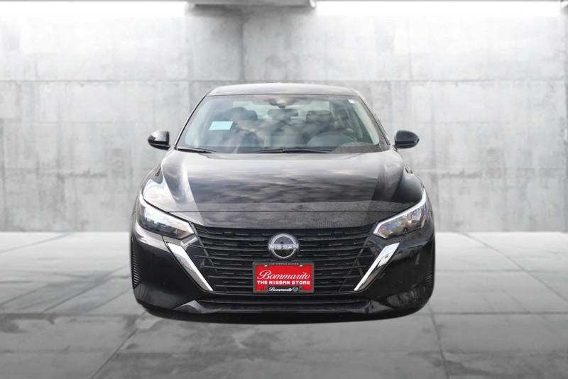 Nissan Sentra Vehicle Image 04