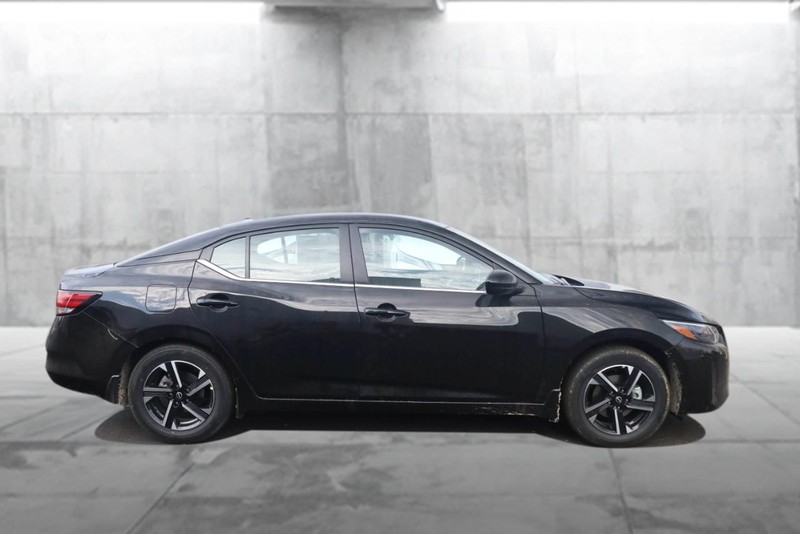 Nissan Sentra Vehicle Image 05