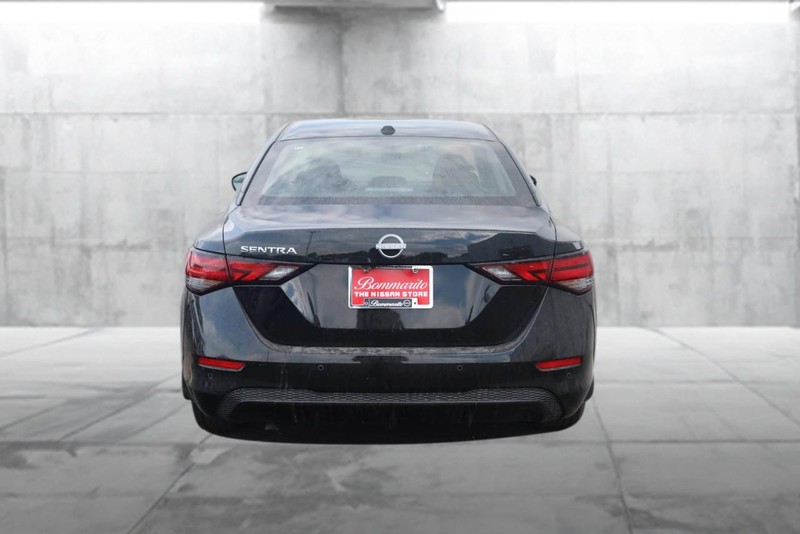 Nissan Sentra Vehicle Image 06
