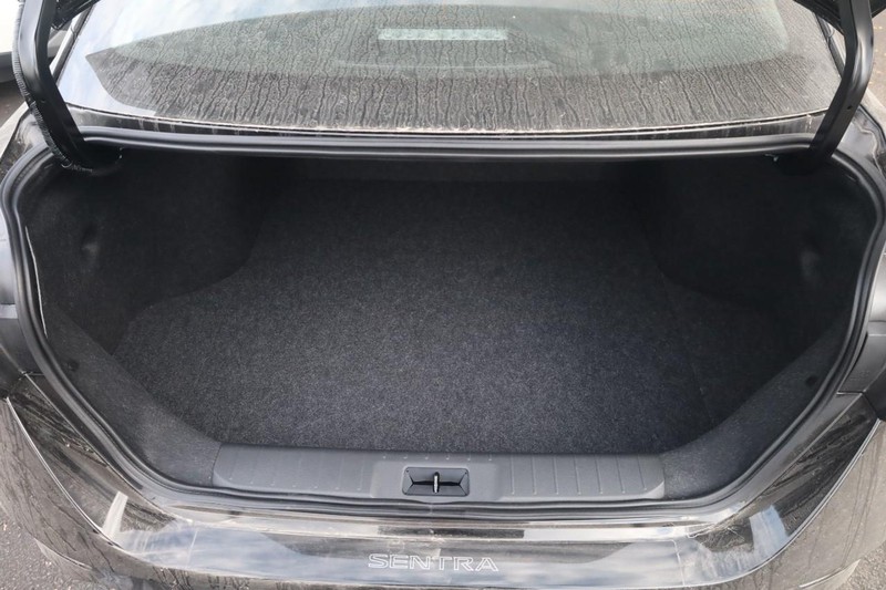 Nissan Sentra Vehicle Image 07