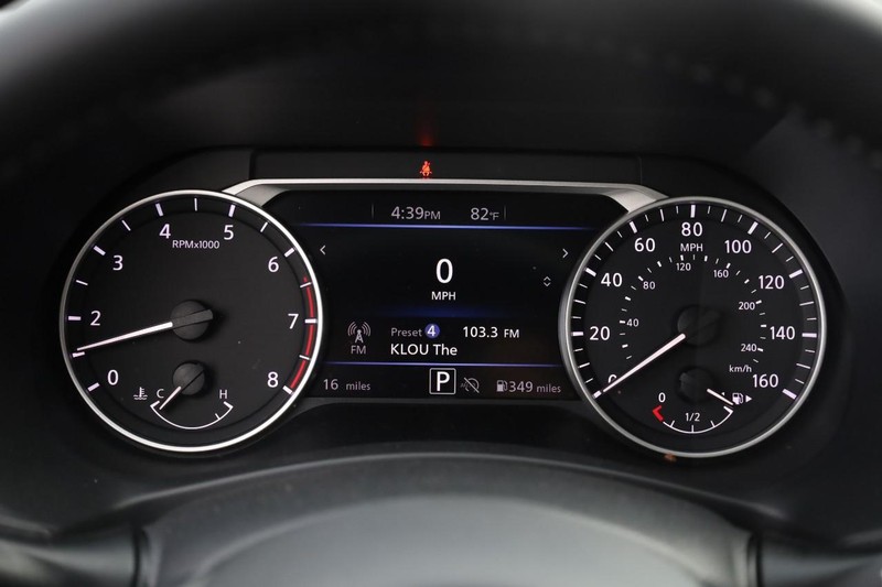 Nissan Sentra Vehicle Image 10