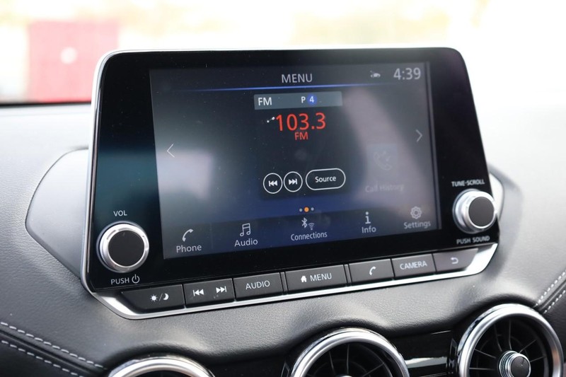 Nissan Sentra Vehicle Image 11