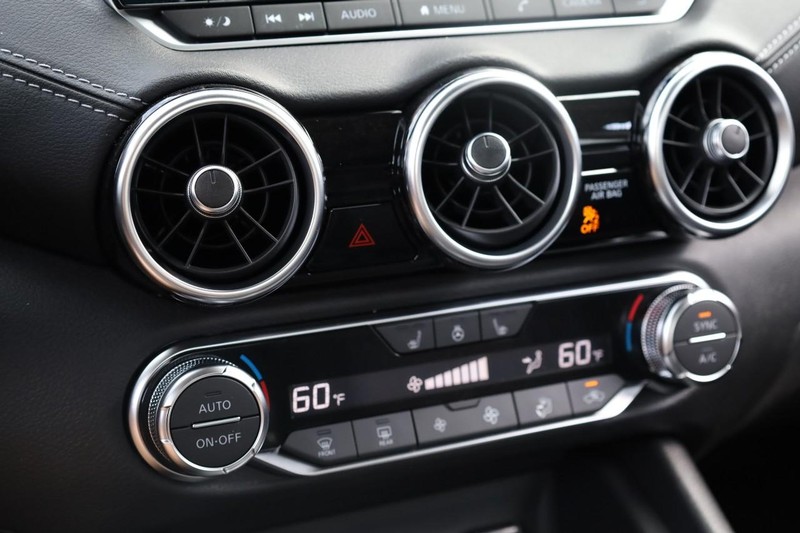 Nissan Sentra Vehicle Image 13