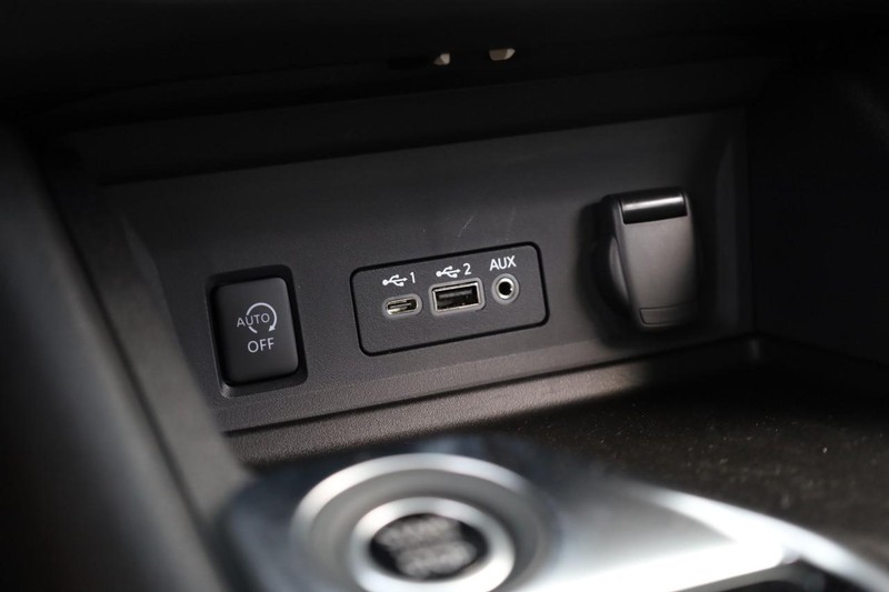 Nissan Sentra Vehicle Image 14