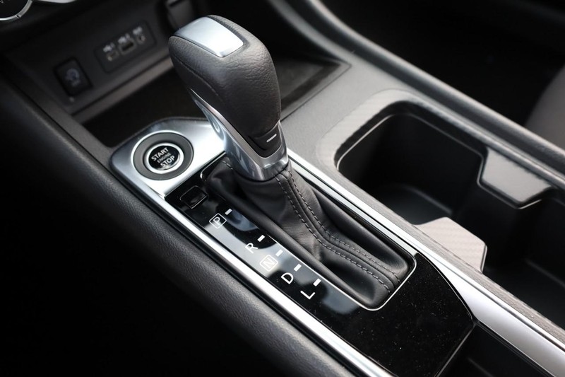 Nissan Sentra Vehicle Image 15