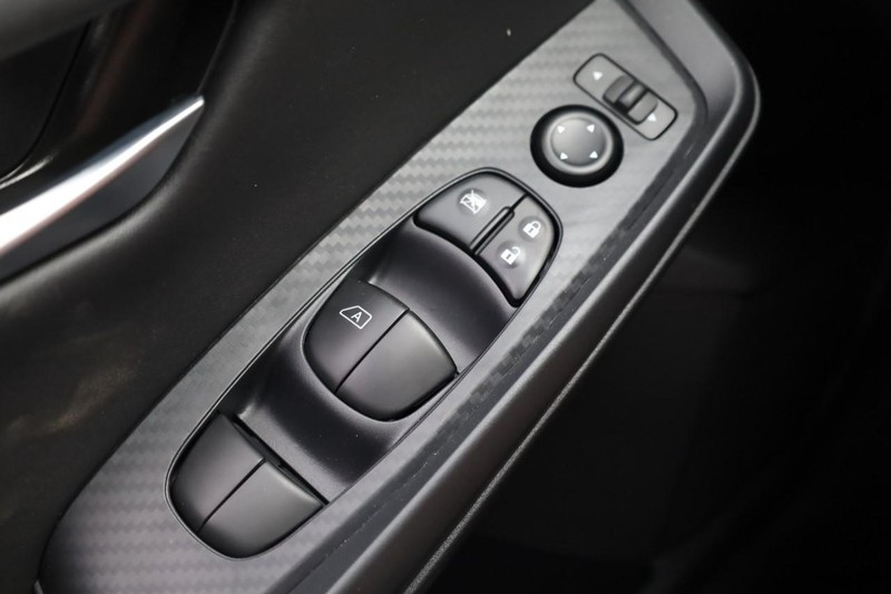 Nissan Sentra Vehicle Image 17