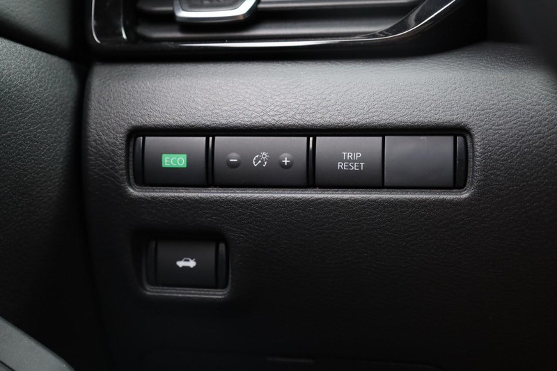 Nissan Sentra Vehicle Image 18