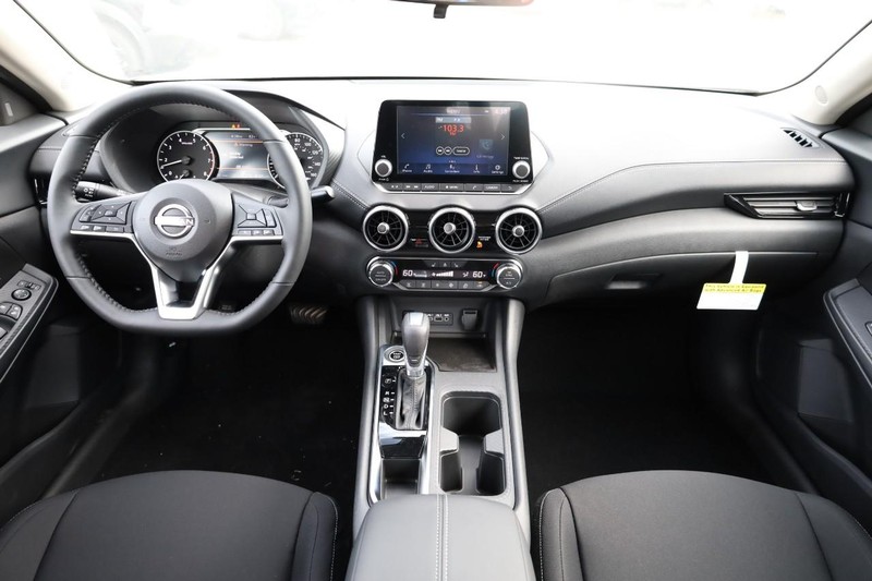 Nissan Sentra Vehicle Image 21