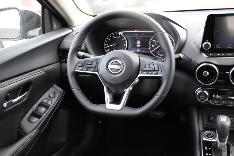 Nissan Sentra Vehicle Image 22