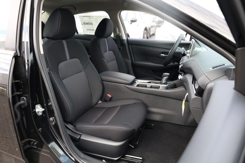 Nissan Sentra Vehicle Image 23